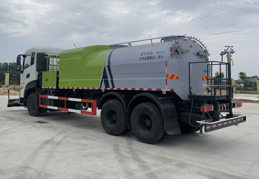 天龍帶噴架清洗車(chē)