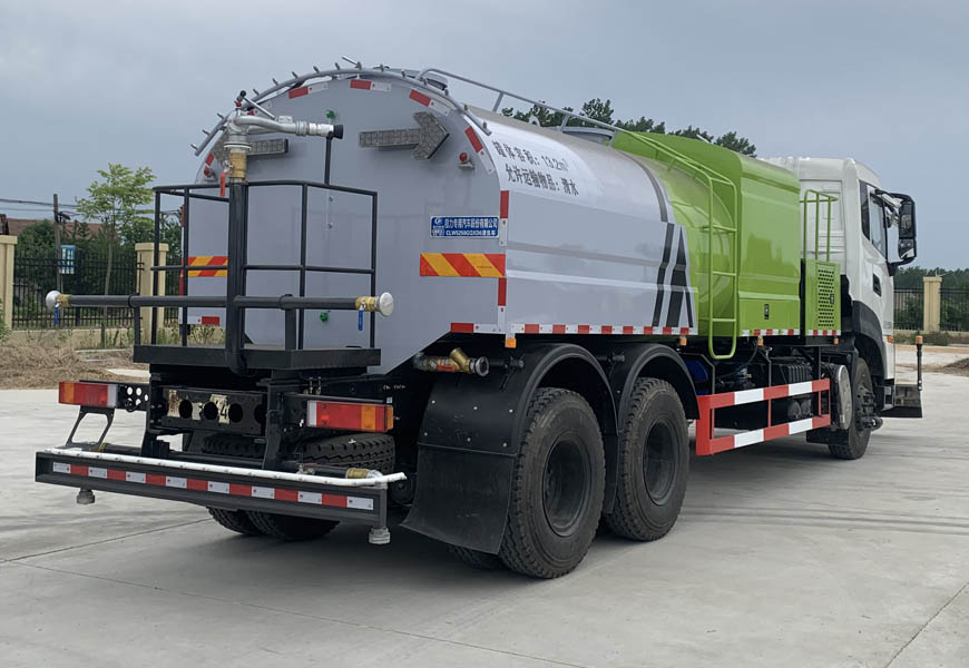 天龍帶噴架清洗車(chē)