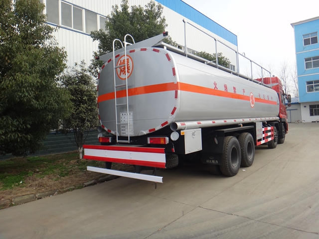 東風(fēng)天龍25噸油罐車