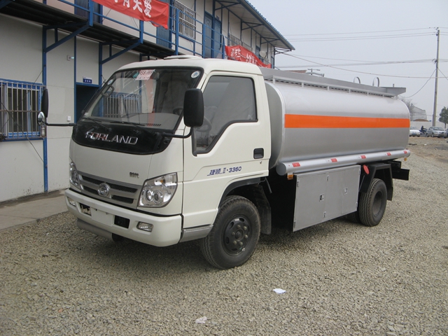 福田領航5噸油罐車