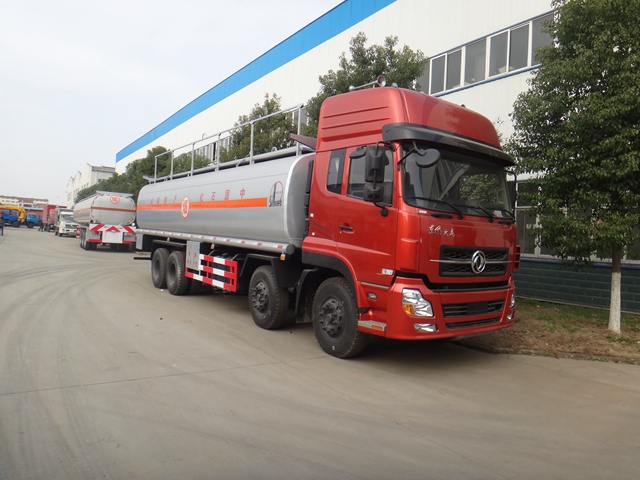 東風(fēng)天龍25噸油罐車