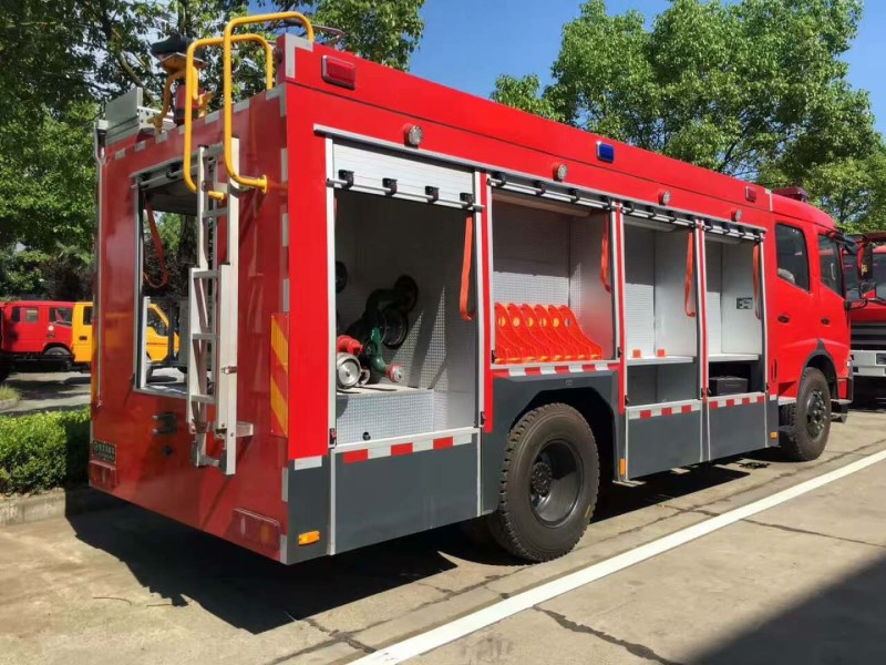 東風(fēng)天錦7噸水罐消防車(chē)