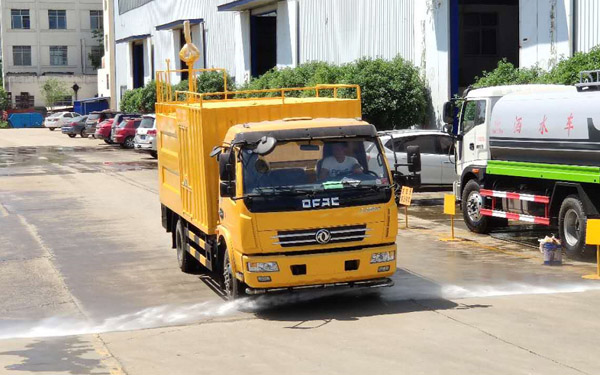 東風(fēng)D7污水處理車（黃牌）
