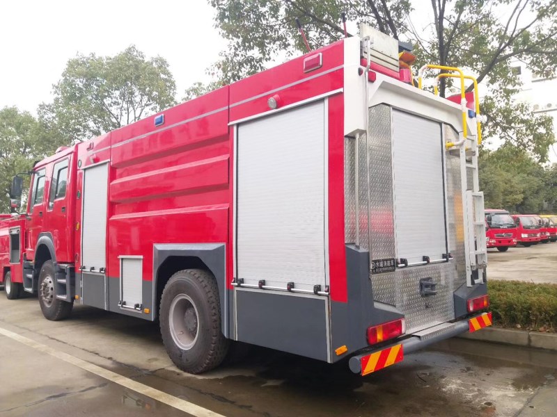 重汽T5G-5噸水罐消防車(chē)