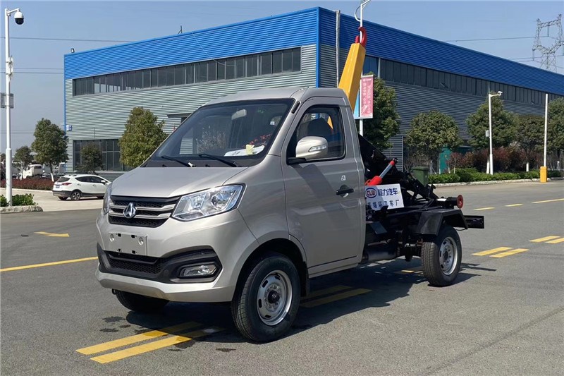 國六長安汽油藍(lán)牌 2-3方 勾臂垃圾車
