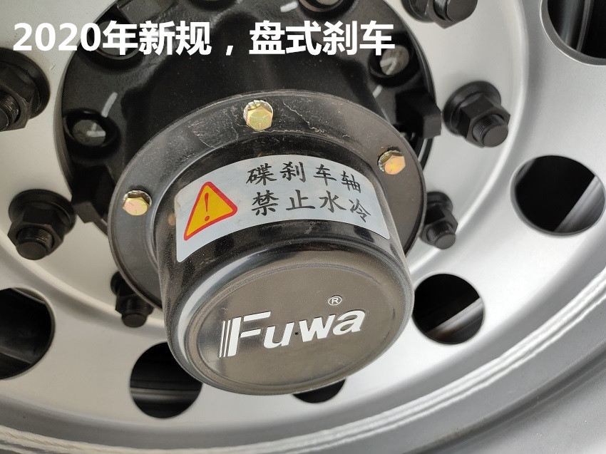 35噸鋁合金半掛油罐車(chē)盤(pán)式剎車(chē)展示圖片