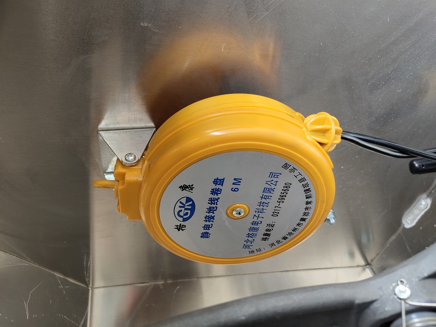 35噸鋁合金半掛油罐車(chē)防靜電插座